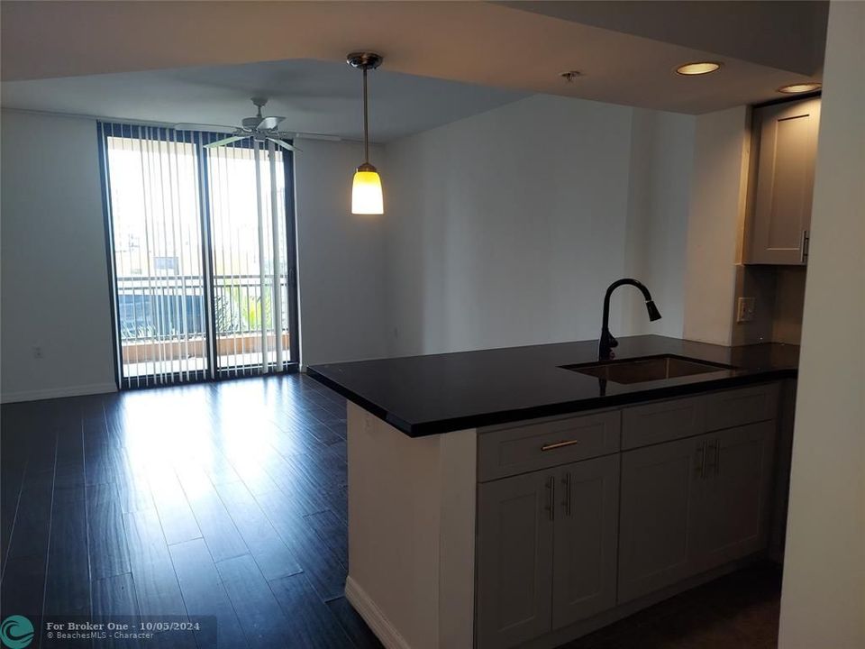 For Rent: $2,500 (1 beds, 1 baths, 780 Square Feet)