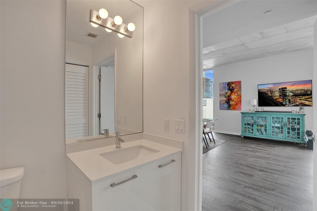 For Sale: $435,000 (2 beds, 1 baths, 736 Square Feet)