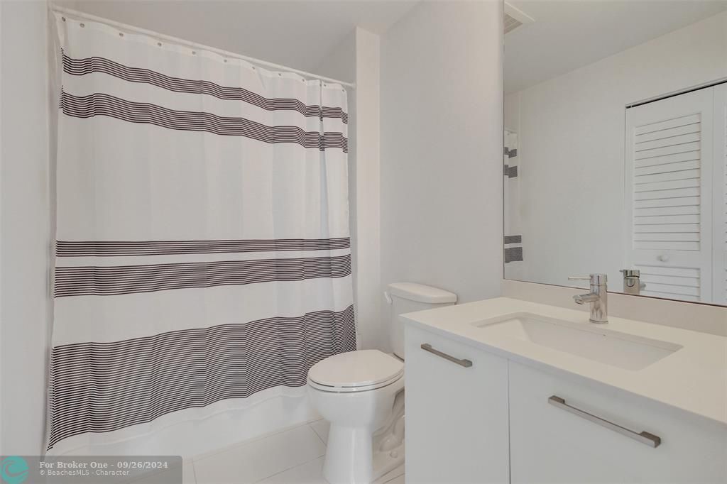 For Sale: $435,000 (2 beds, 1 baths, 736 Square Feet)