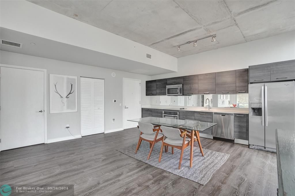 For Sale: $435,000 (2 beds, 1 baths, 736 Square Feet)