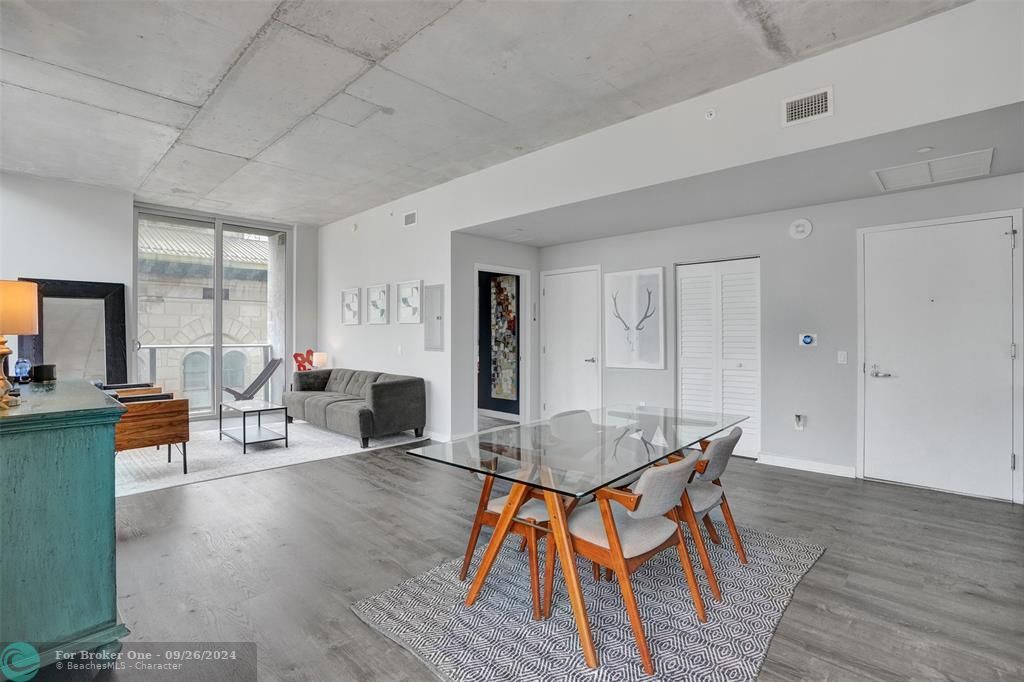 For Sale: $435,000 (2 beds, 1 baths, 736 Square Feet)