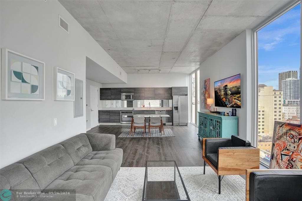 For Sale: $435,000 (2 beds, 1 baths, 736 Square Feet)