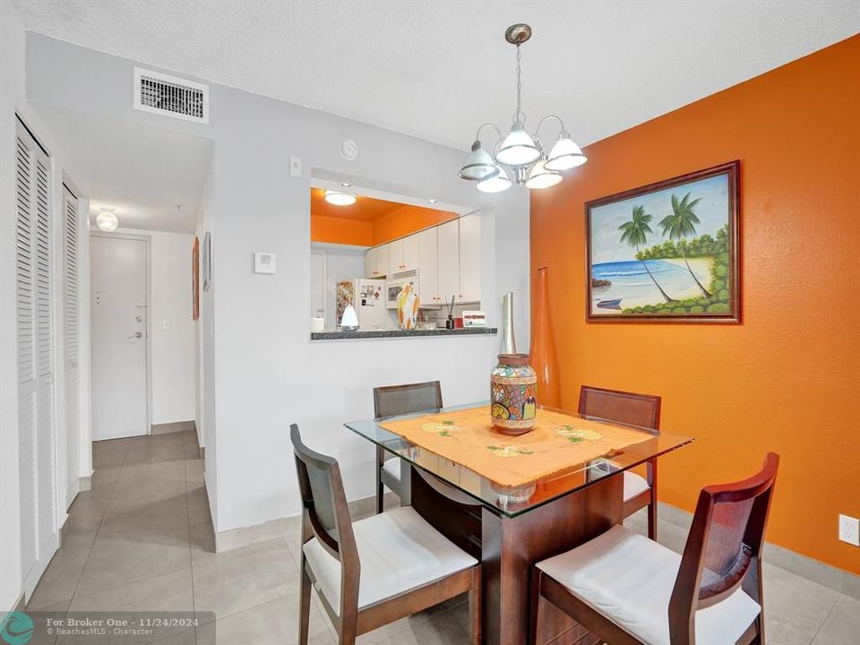 Active With Contract: $1,800 (1 beds, 1 baths, 775 Square Feet)