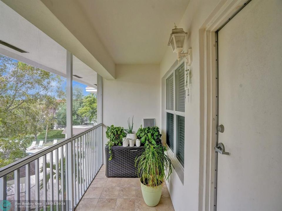 Active With Contract: $1,800 (1 beds, 1 baths, 775 Square Feet)