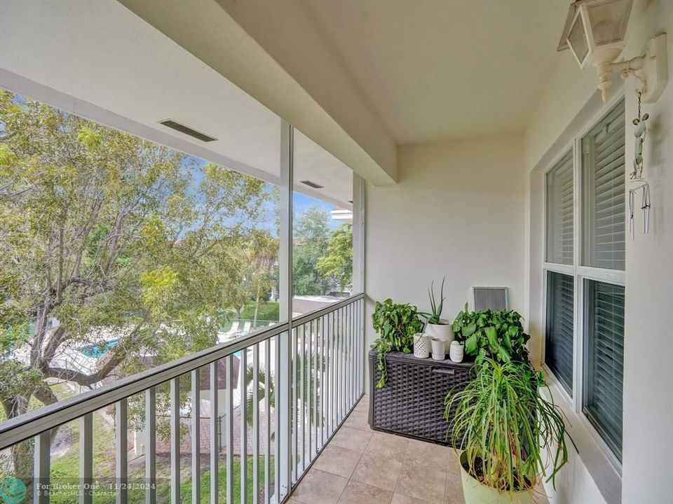 Active With Contract: $1,800 (1 beds, 1 baths, 775 Square Feet)