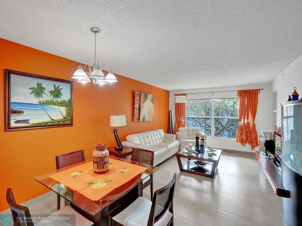 Active With Contract: $1,800 (1 beds, 1 baths, 775 Square Feet)