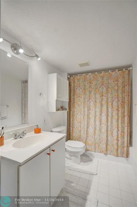 Active With Contract: $1,800 (1 beds, 1 baths, 775 Square Feet)