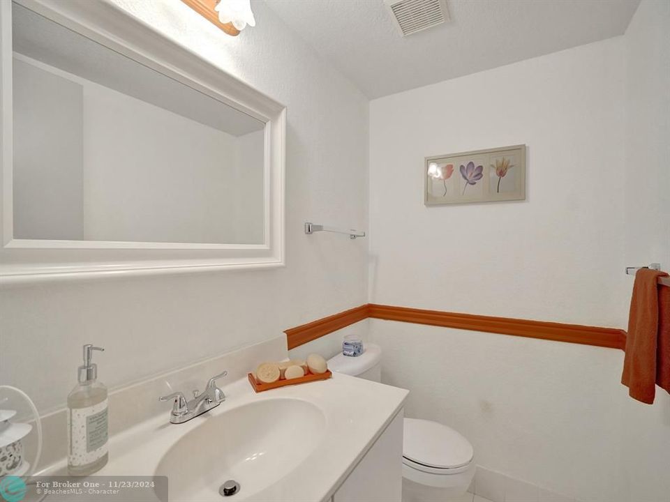 Active With Contract: $1,800 (1 beds, 1 baths, 775 Square Feet)