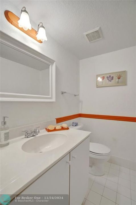 Active With Contract: $1,800 (1 beds, 1 baths, 775 Square Feet)