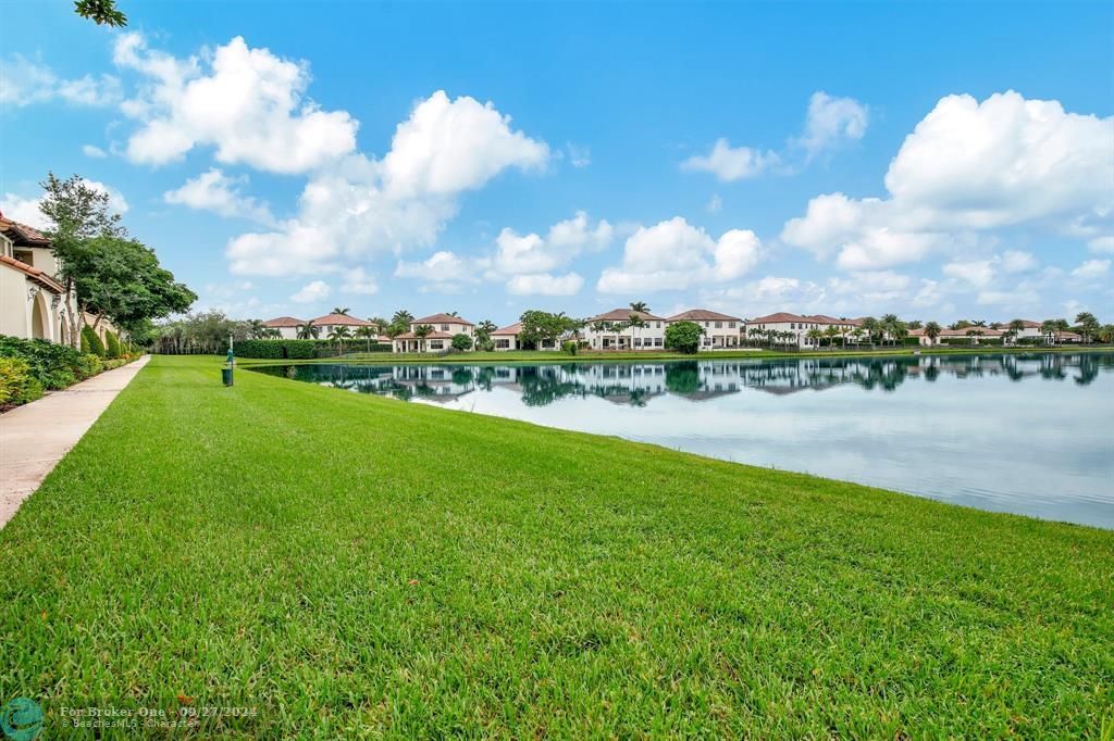 For Sale: $550,000 (3 beds, 2 baths, 1334 Square Feet)