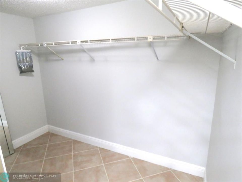 For Rent: $2,600 (2 beds, 2 baths, 1340 Square Feet)