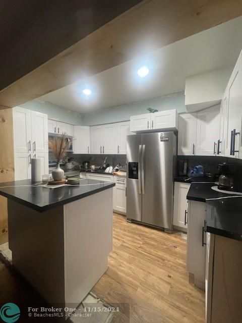 For Sale: $340,000 (3 beds, 2 baths, 996 Square Feet)