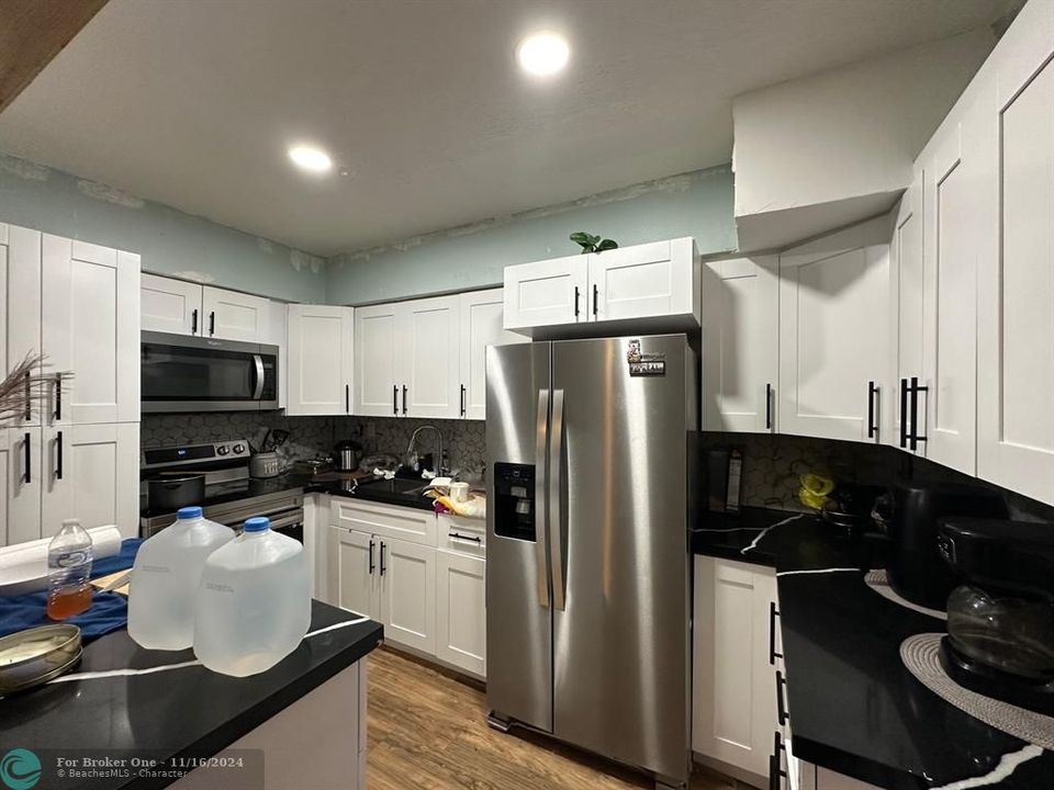 For Sale: $340,000 (3 beds, 2 baths, 996 Square Feet)