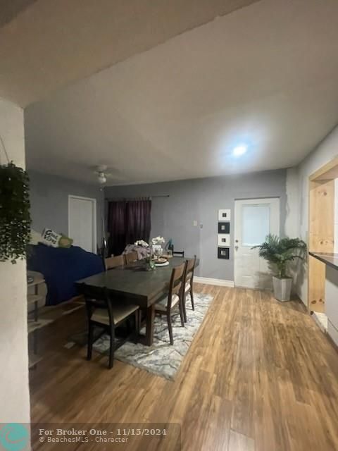 For Sale: $340,000 (3 beds, 2 baths, 996 Square Feet)