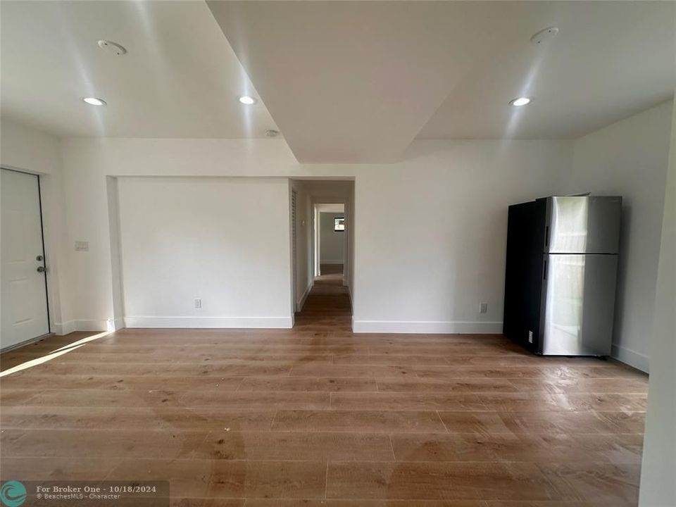 For Sale: $2,100 (2 beds, 1 baths, 1551 Square Feet)