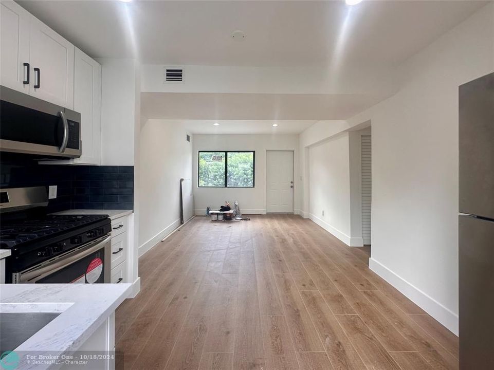 For Sale: $2,100 (2 beds, 1 baths, 1551 Square Feet)