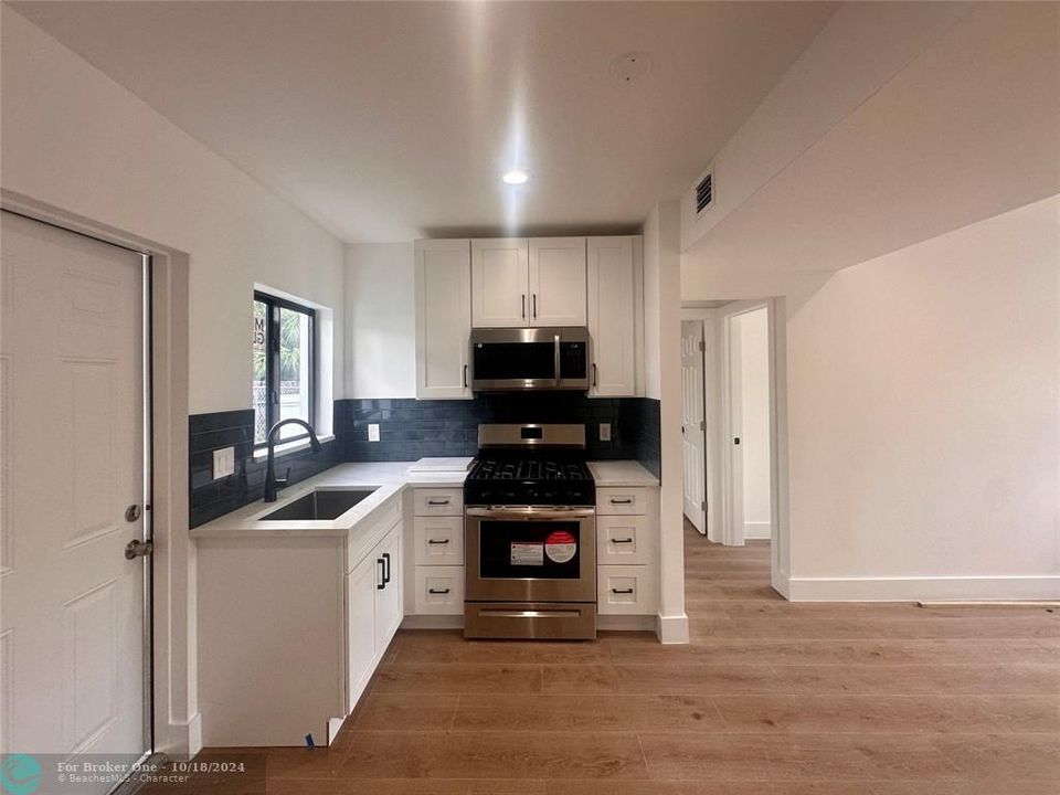 For Sale: $2,100 (2 beds, 1 baths, 1551 Square Feet)