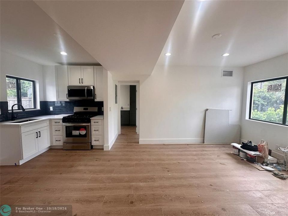 For Sale: $2,100 (2 beds, 1 baths, 1551 Square Feet)