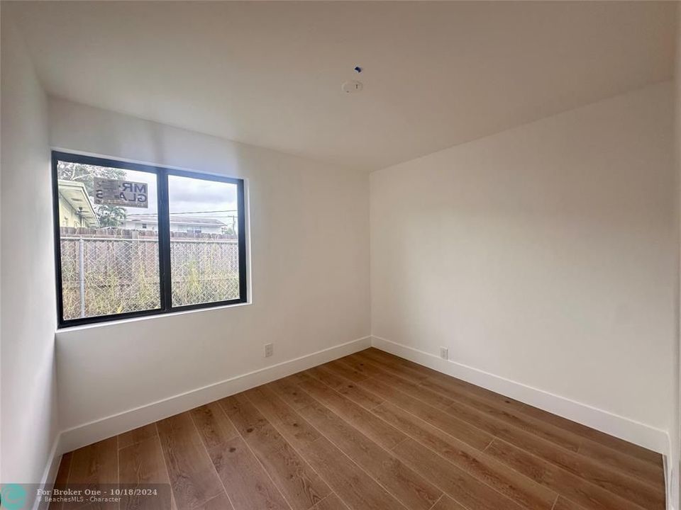 For Sale: $2,100 (2 beds, 1 baths, 1551 Square Feet)