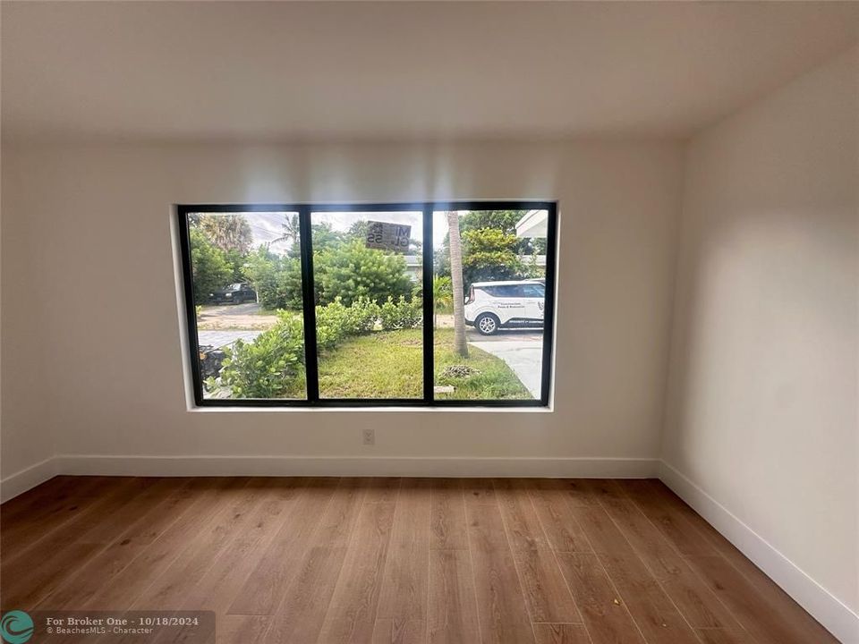 For Sale: $2,100 (2 beds, 1 baths, 1551 Square Feet)