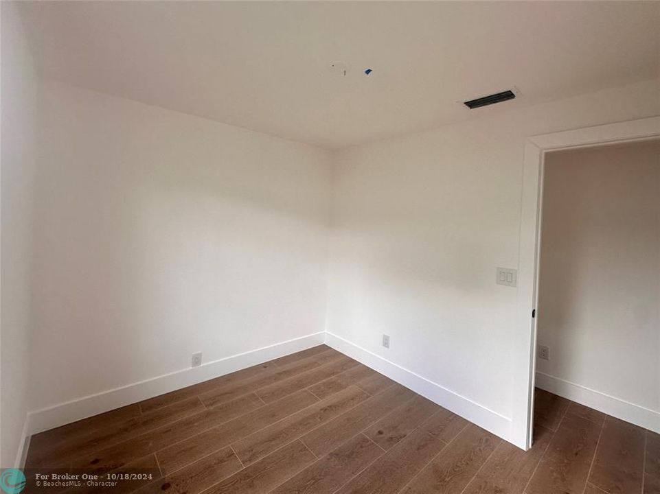 For Sale: $2,100 (2 beds, 1 baths, 1551 Square Feet)