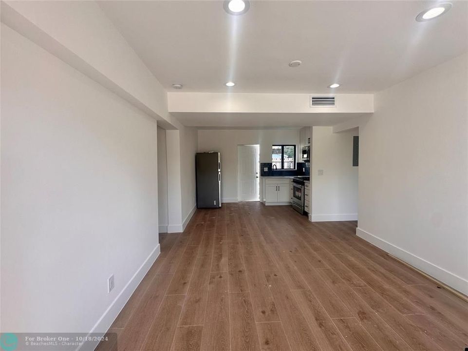 For Sale: $2,100 (2 beds, 1 baths, 1551 Square Feet)