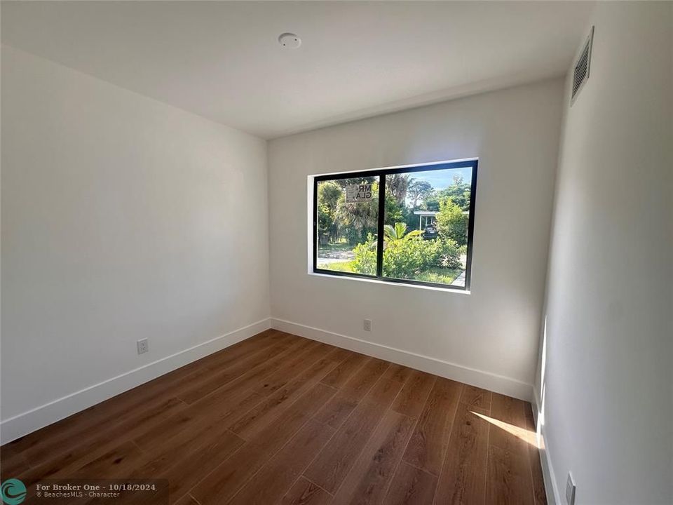 For Sale: $2,100 (2 beds, 1 baths, 1551 Square Feet)