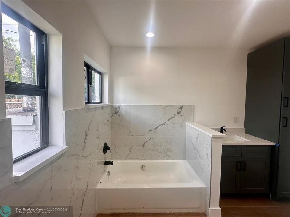 For Sale: $2,100 (2 beds, 1 baths, 1551 Square Feet)