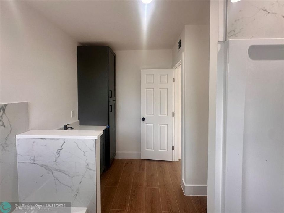 For Sale: $2,100 (2 beds, 1 baths, 1551 Square Feet)