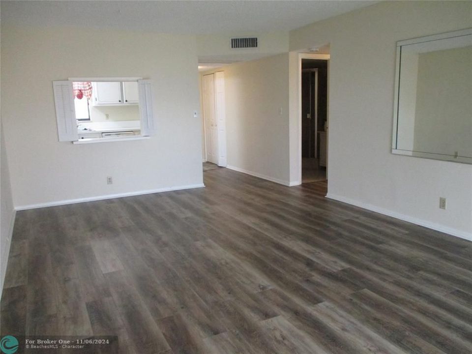 For Sale: $229,000 (2 beds, 2 baths, 918 Square Feet)