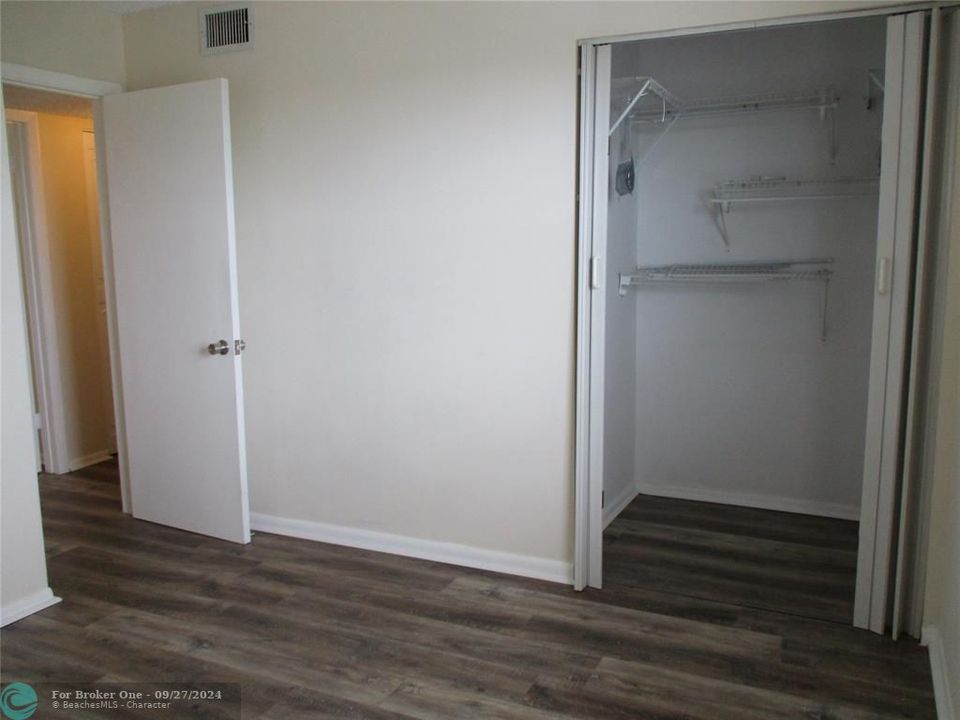 For Sale: $229,000 (2 beds, 2 baths, 918 Square Feet)