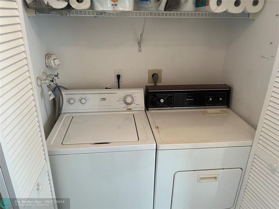 For Sale: $280,000 (2 beds, 2 baths, 1190 Square Feet)