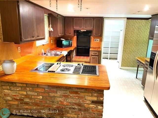 En Venta: $724,000 (3 camas, 2 baños, 2140 Pies cuadrados)