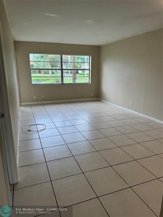 For Rent: $1,600 (1 beds, 1 baths, 684 Square Feet)