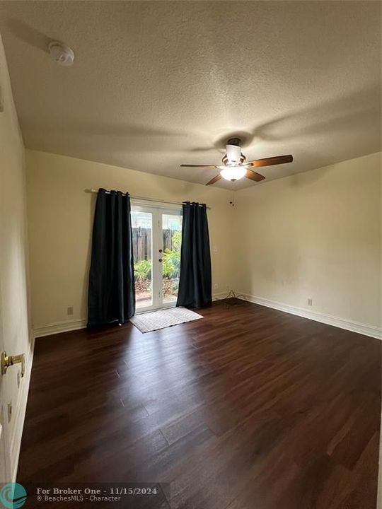 For Rent: $2,495 (3 beds, 2 baths, 902 Square Feet)