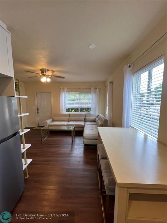 For Rent: $2,495 (3 beds, 2 baths, 902 Square Feet)