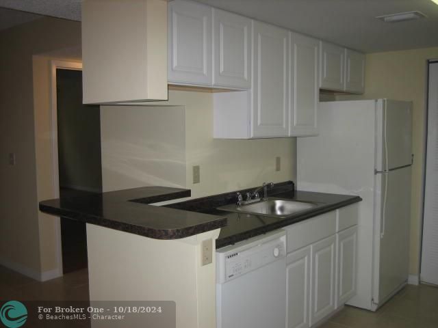 For Rent: $2,200 (2 beds, 2 baths, 1250 Square Feet)