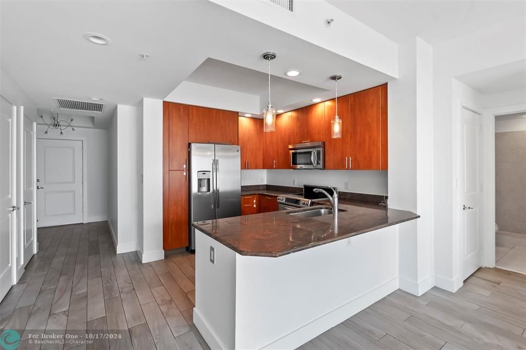 For Sale: $515,000 (2 beds, 2 baths, 1155 Square Feet)