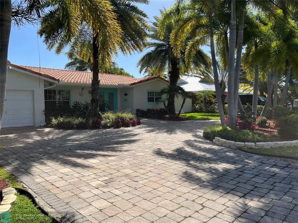 For Sale: $1,450,000 (3 beds, 2 baths, 1878 Square Feet)