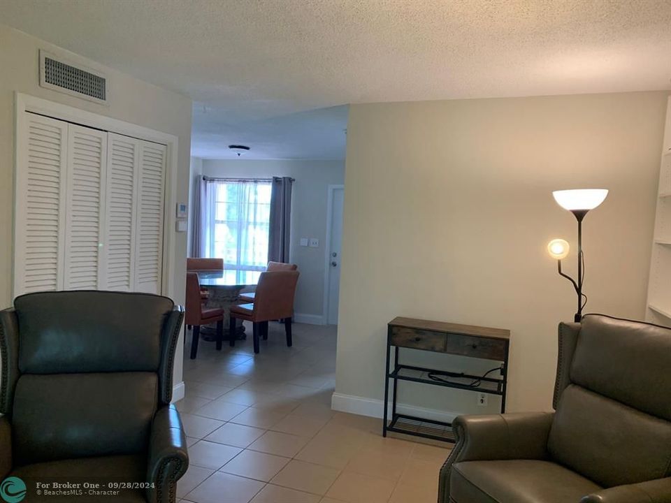 For Sale: $148,000 (1 beds, 1 baths, 748 Square Feet)