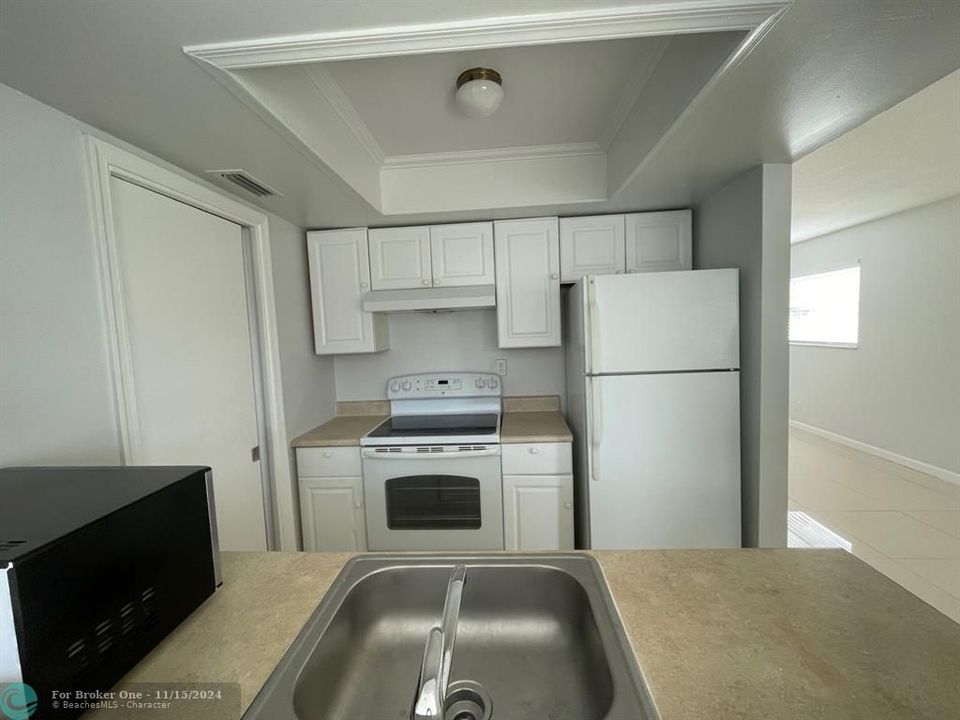 For Sale: $325,000 (2 beds, 1 baths, 1128 Square Feet)