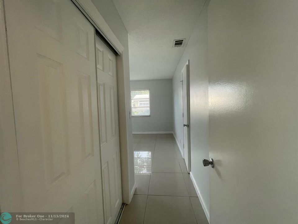 For Sale: $325,000 (2 beds, 1 baths, 1128 Square Feet)