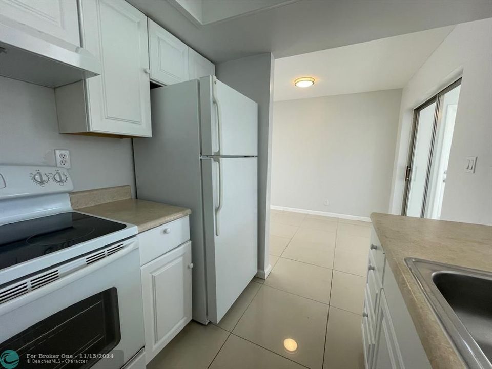 For Sale: $325,000 (2 beds, 1 baths, 1128 Square Feet)