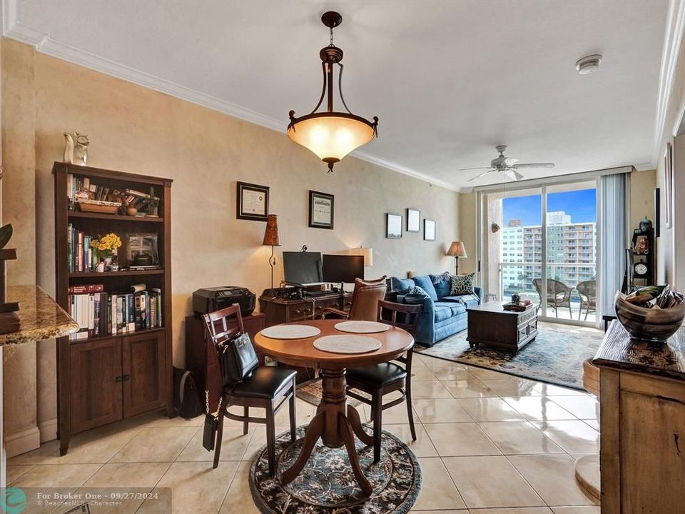 For Sale: $359,000 (1 beds, 1 baths, 815 Square Feet)