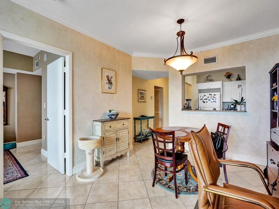 For Sale: $359,000 (1 beds, 1 baths, 815 Square Feet)