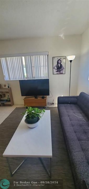 For Rent: $1,400 (1 beds, 1 baths, 558 Square Feet)