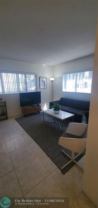 For Rent: $1,400 (1 beds, 1 baths, 558 Square Feet)