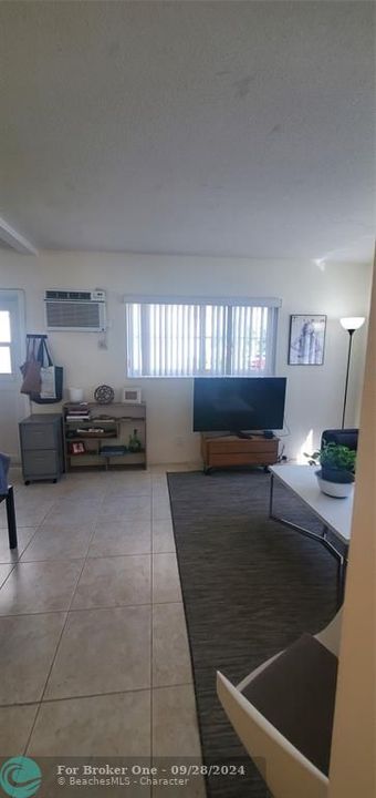 For Rent: $1,400 (1 beds, 1 baths, 558 Square Feet)