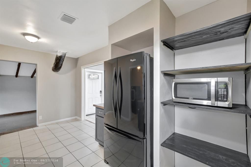 For Sale: $554,900 (3 beds, 2 baths, 2009 Square Feet)