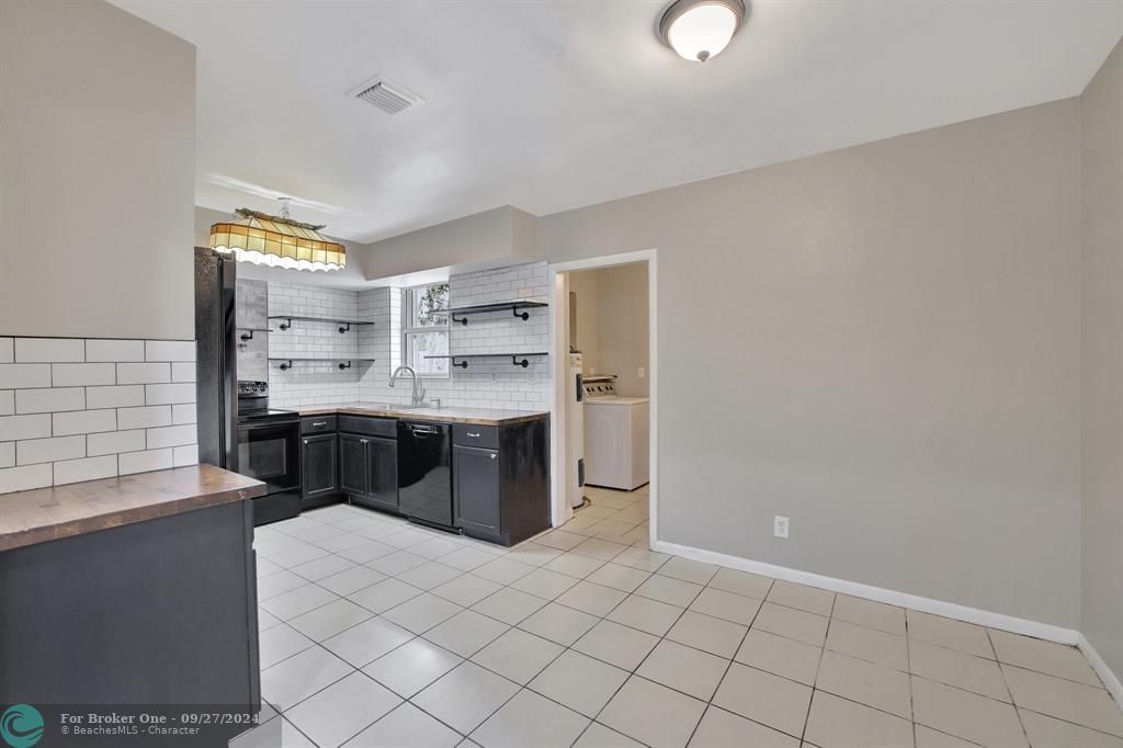 For Sale: $554,900 (3 beds, 2 baths, 2009 Square Feet)